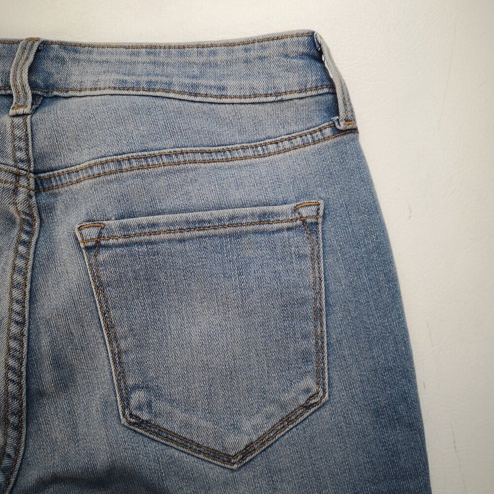 NWT Old Navy Ladies Size 6 Light Wash Mid Rise Bootcut Blue Jeans - Picture 5 of 13
